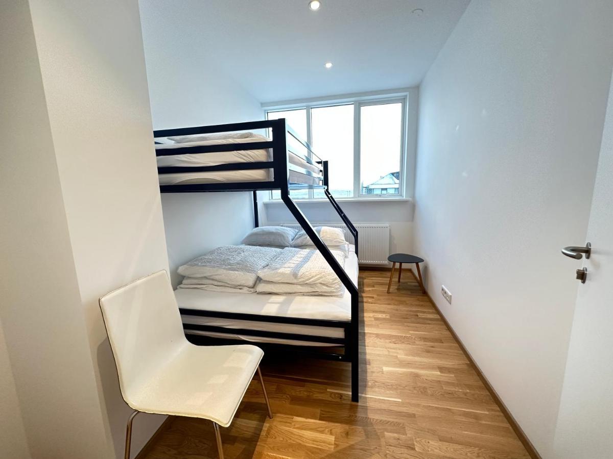 Modern And Spacious 4br Apartment,only 3 Km Drive From Downtown * Reiquiavique