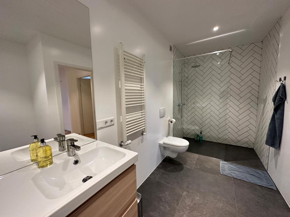 Modern And Spacious 4br Apartment,only 3 Km Drive From Downtown Apartamento